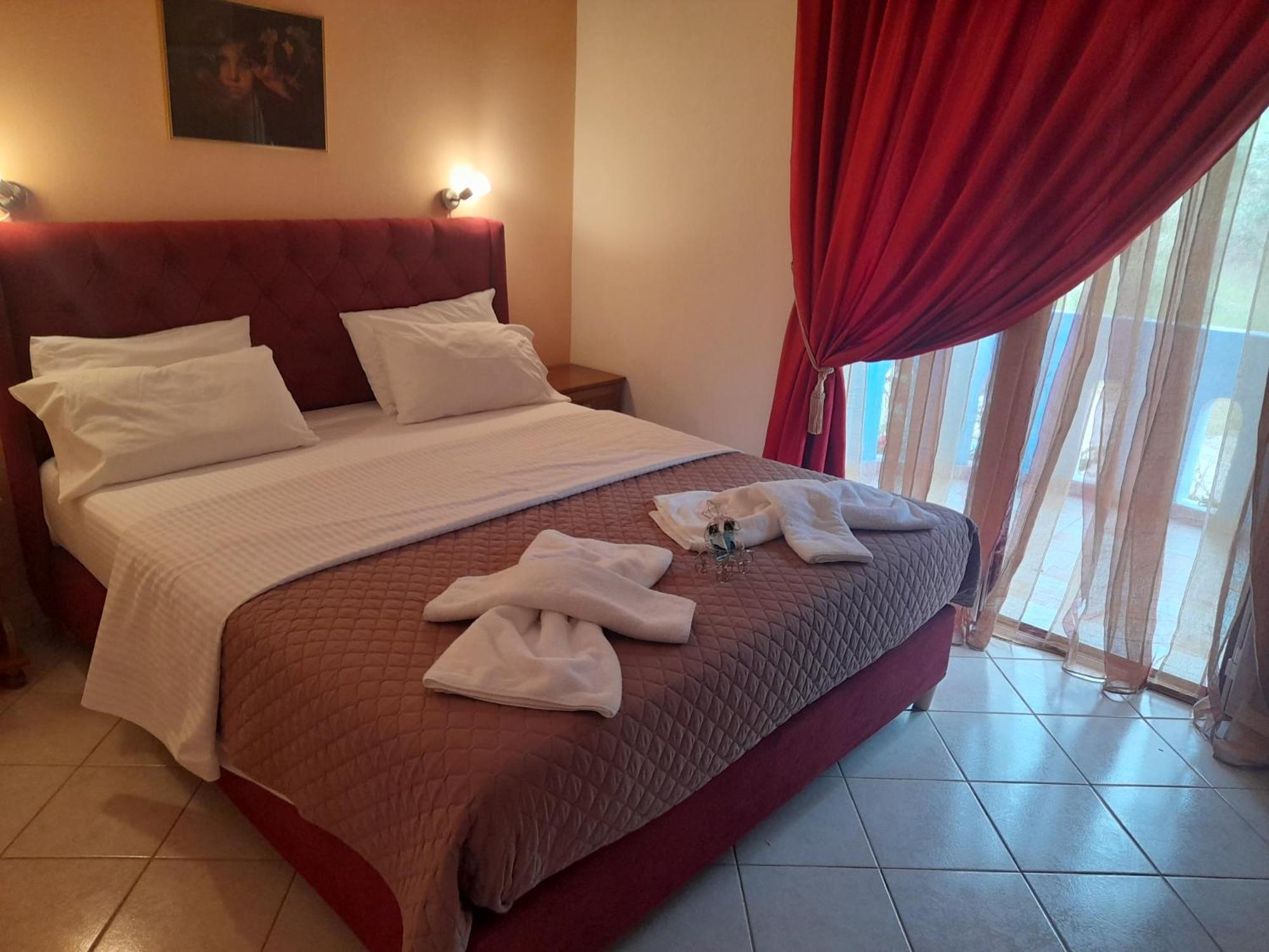 Delfini Aparthotel Akhladheri Luaran gambar