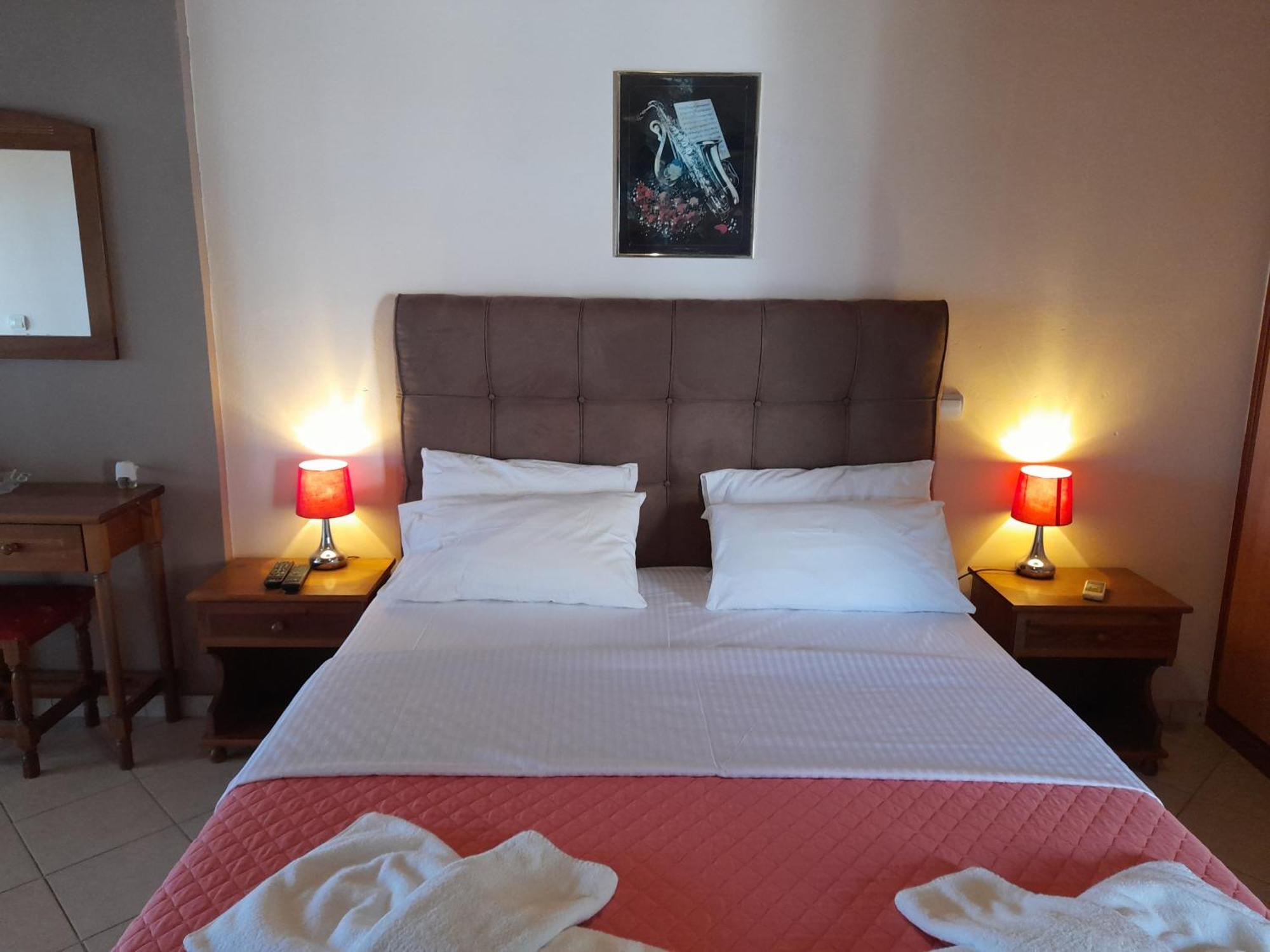 Delfini Aparthotel Akhladheri Luaran gambar