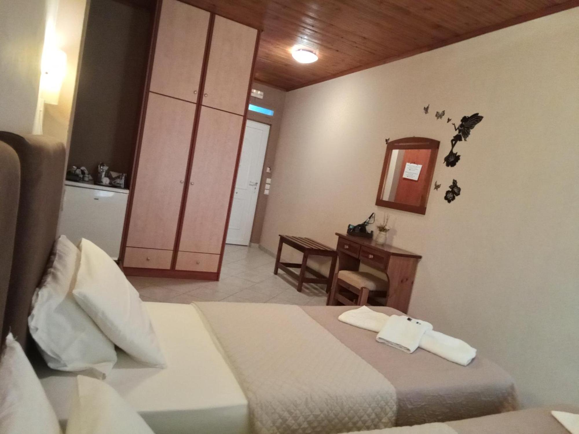 Delfini Aparthotel Akhladheri Luaran gambar