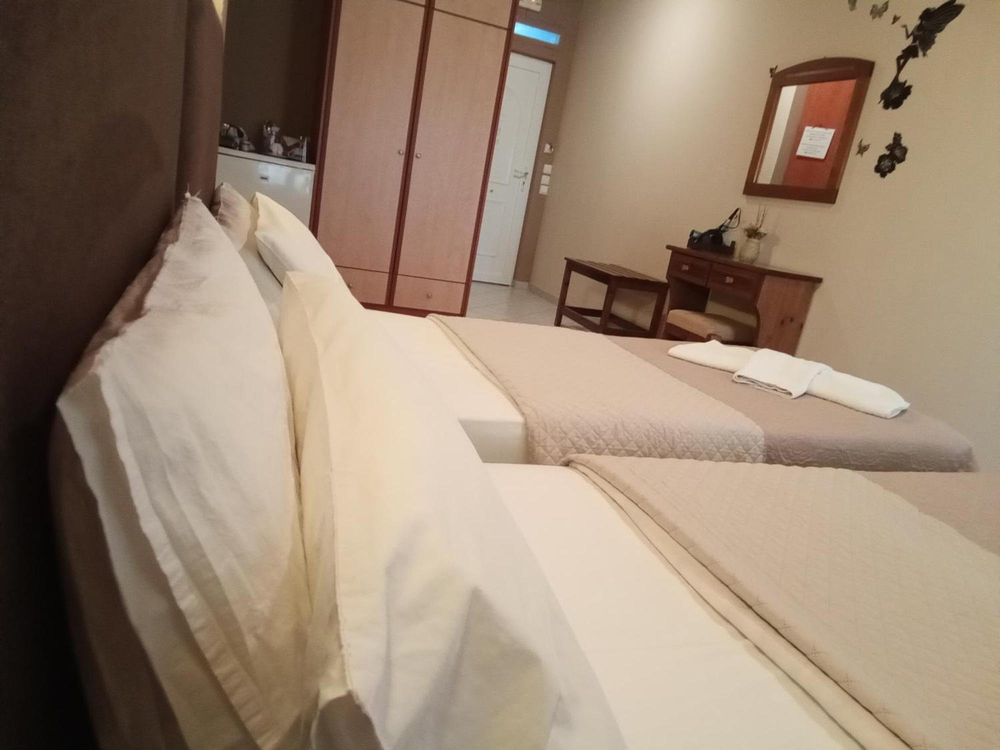 Delfini Aparthotel Akhladheri Luaran gambar