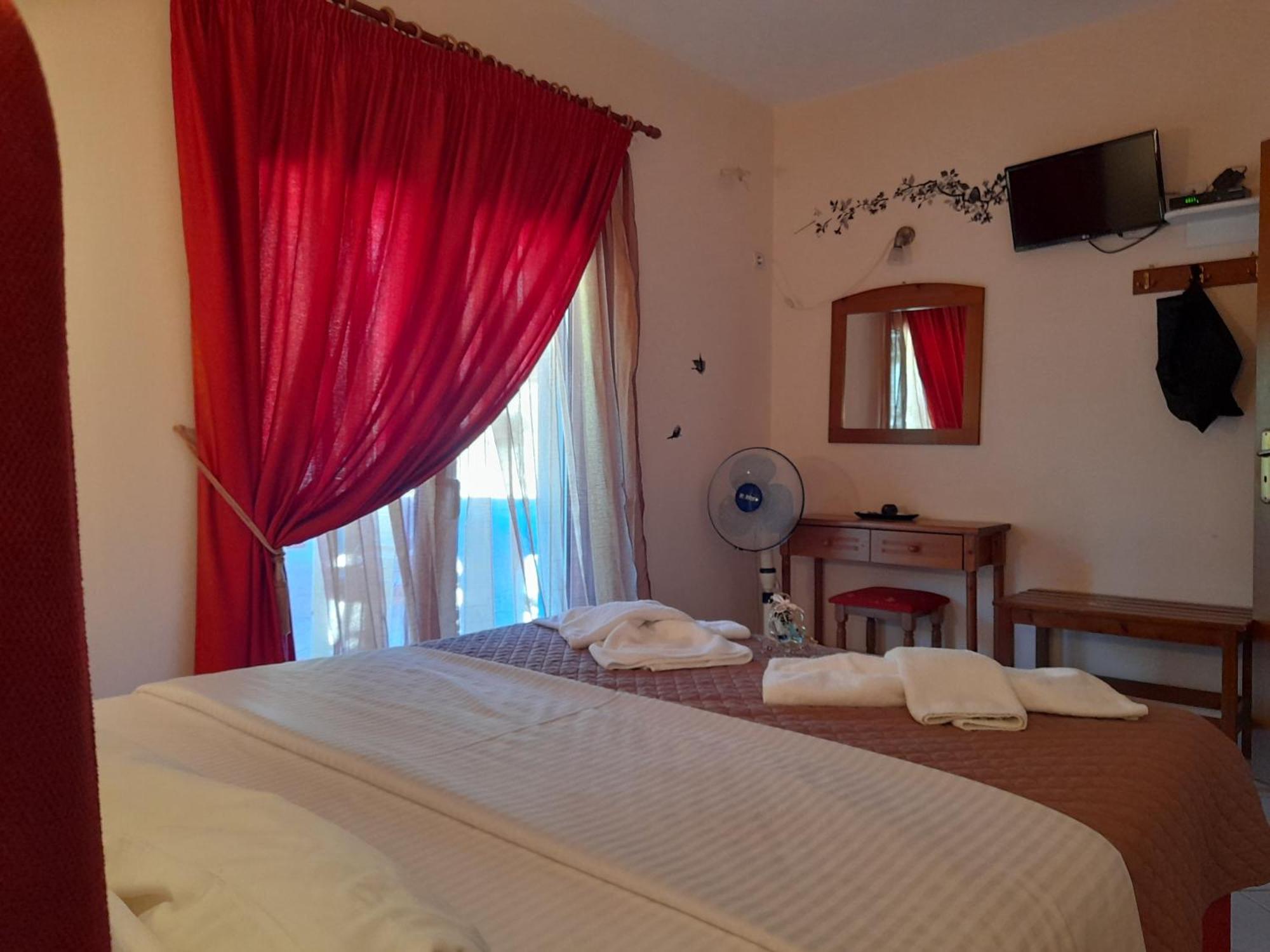 Delfini Aparthotel Akhladheri Luaran gambar