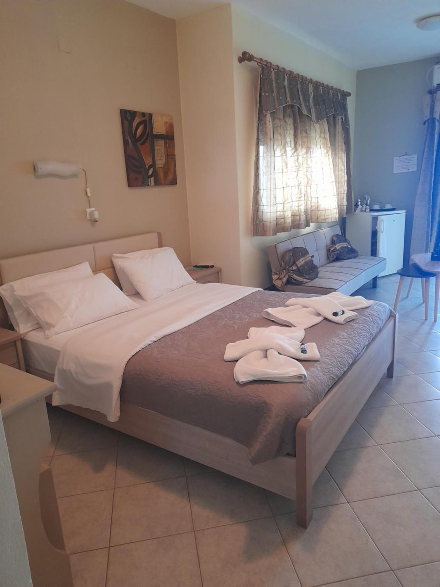 Delfini Aparthotel Akhladheri Luaran gambar