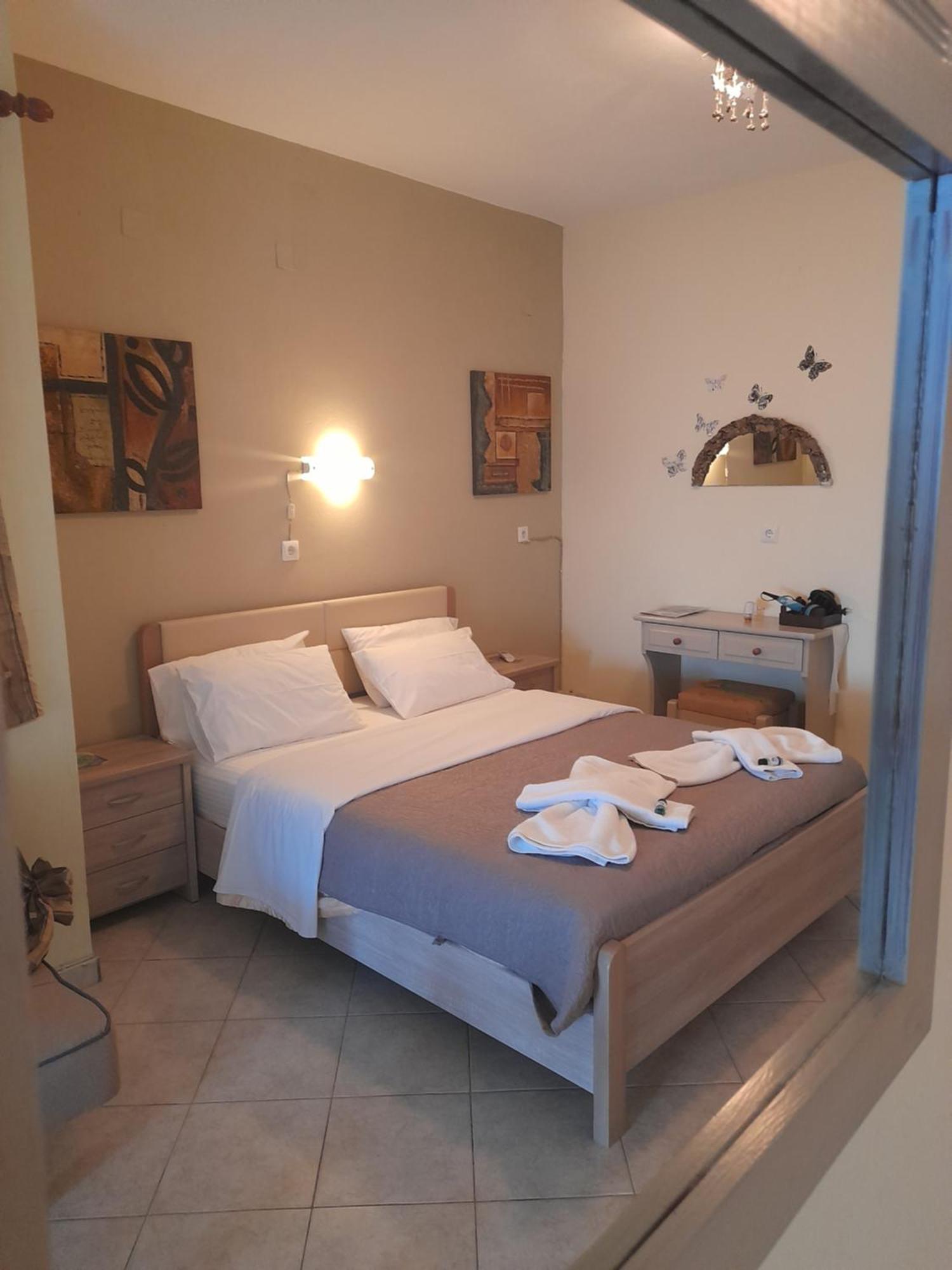 Delfini Aparthotel Akhladheri Luaran gambar