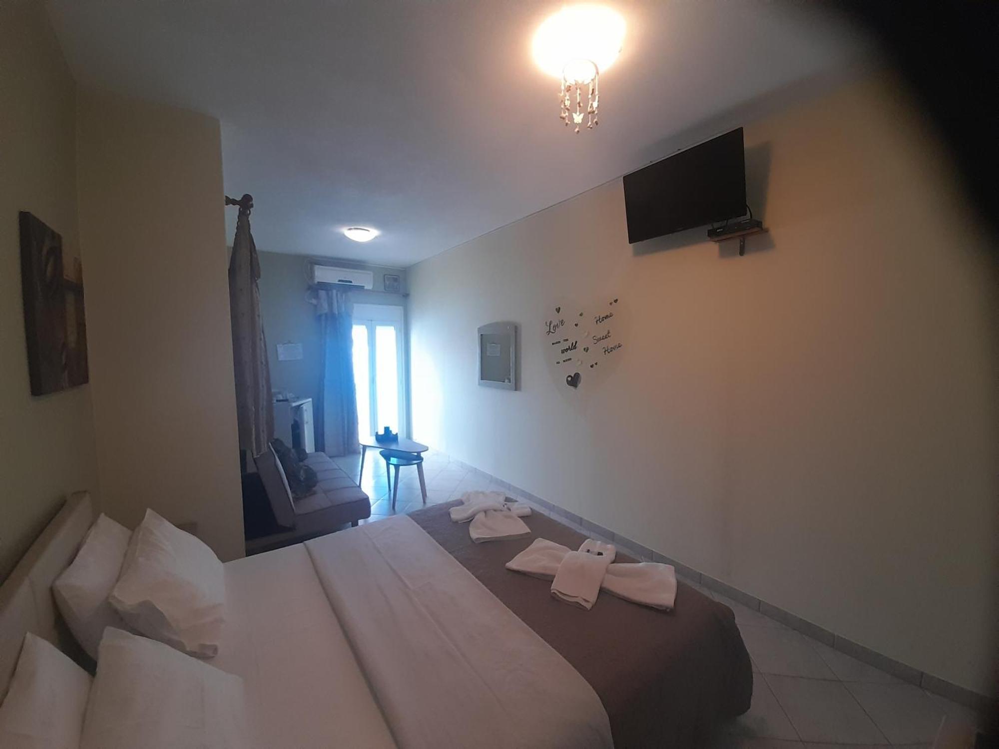 Delfini Aparthotel Akhladheri Luaran gambar